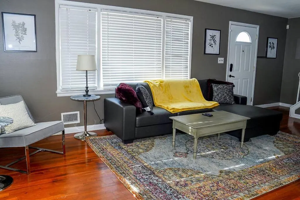 Spacious 4Br Family-Friendly Home, 5 Mins To Dining Columbus